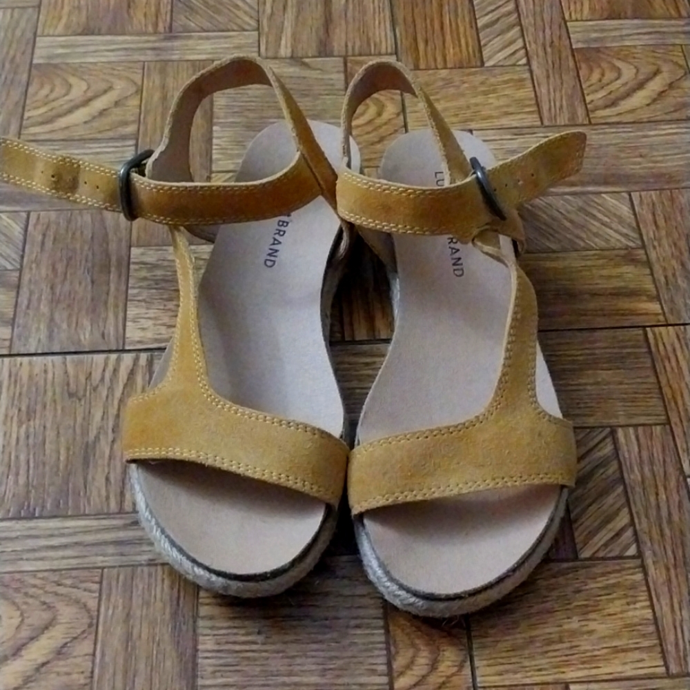 Lucky Brand Gabrien sandals, size 7, color golden yellow.